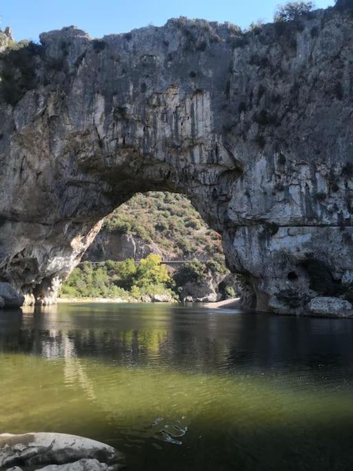Lou Caladou Gite En Pierre Avec Bain A Remous วัลลงปงต์ดาร์ก ภายนอก รูปภาพ
